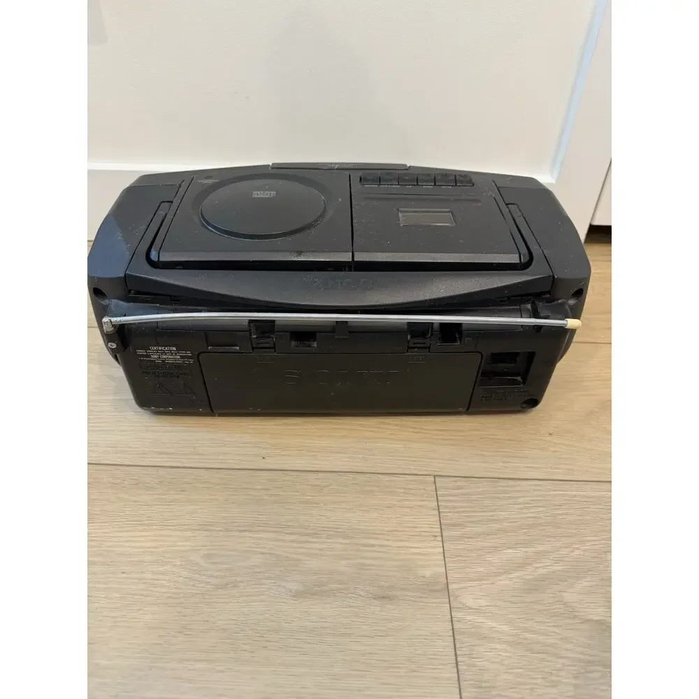 Sony CFD-V30 Cassette CD Player Radio Mega Bass. WORKS